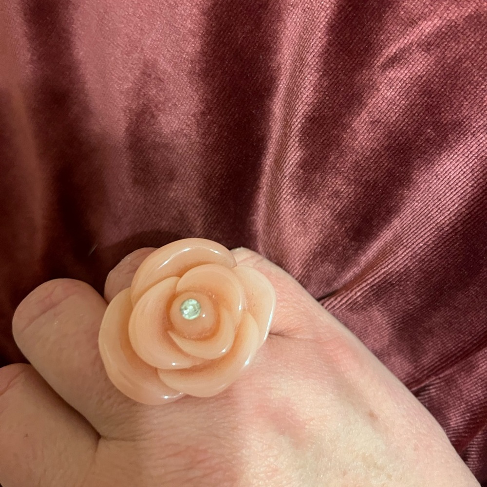 Nwt womens oversized peach flower ring